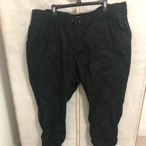 Black crop pants